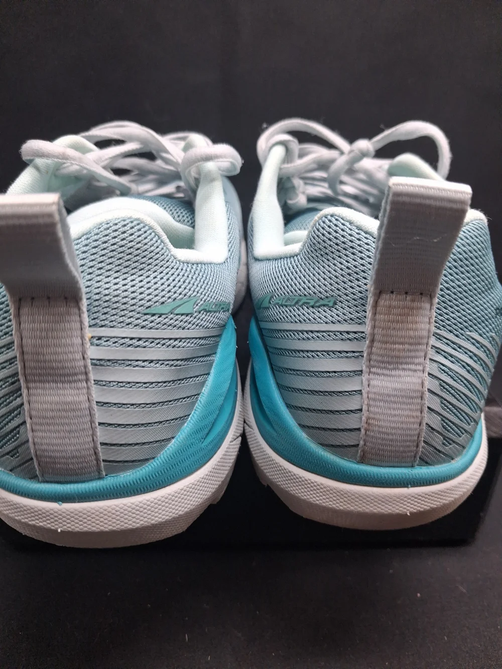 Altra light blue